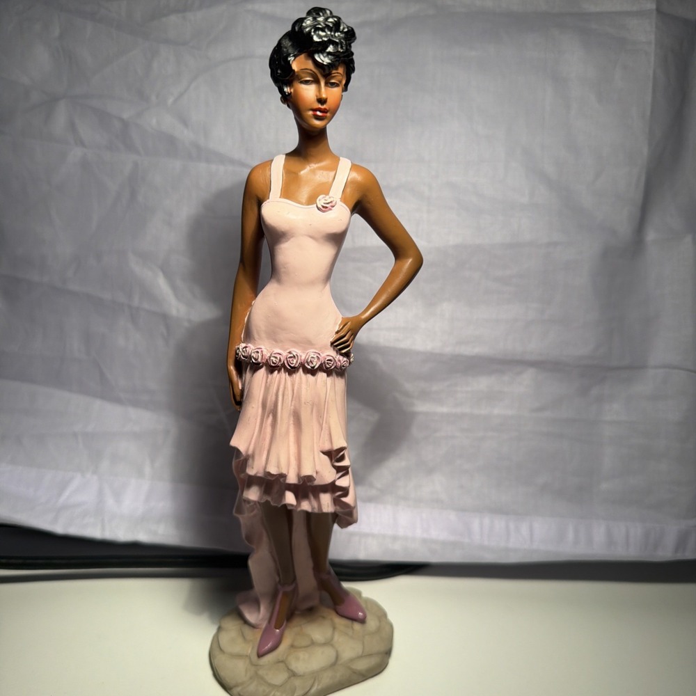 1920-30s Fashioned African American Women Figurine 9" Tall